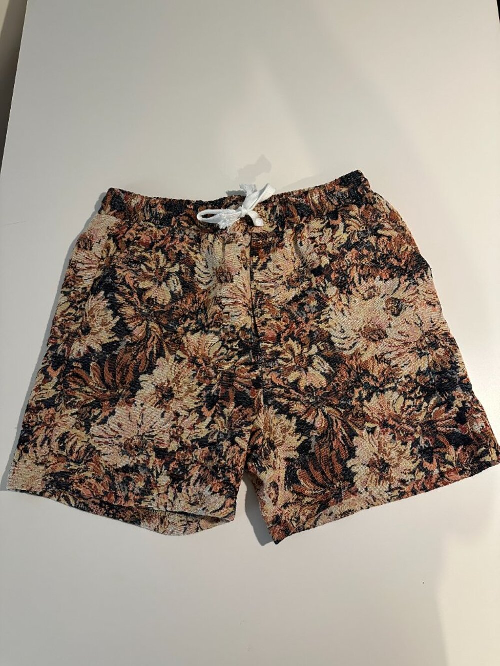 Men's floral print shorts, Size L, black, tan & dark brown - Picture 9 of 9